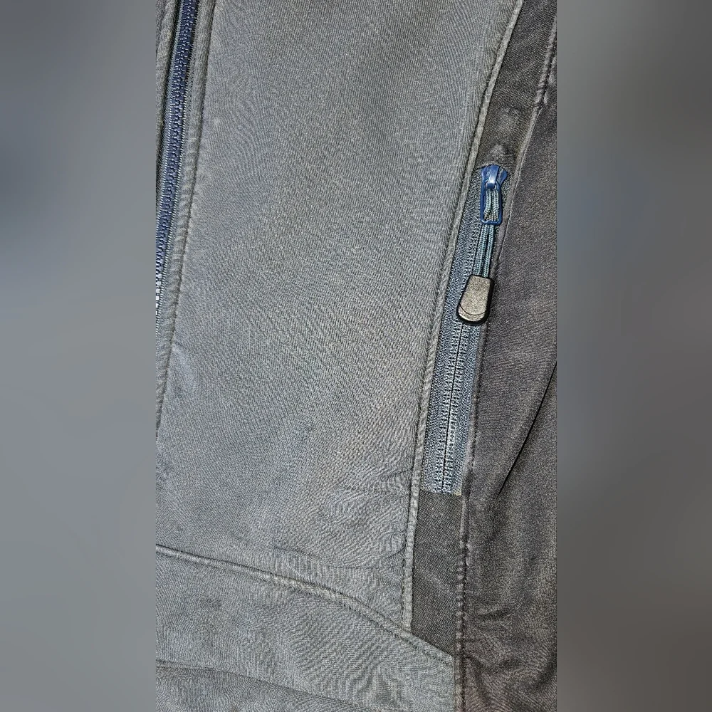 Arc'teryx Two-Tone Blue and Black Vest - Picture 5 of 14